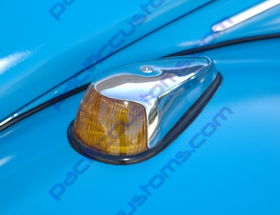 BEETLE FRONT TURN SIGNAL ASSEMBLY FOR 1964 TO 1966 WITH AMBER LENS FOR DRIVER SIDE OR PASSENGER SIDE